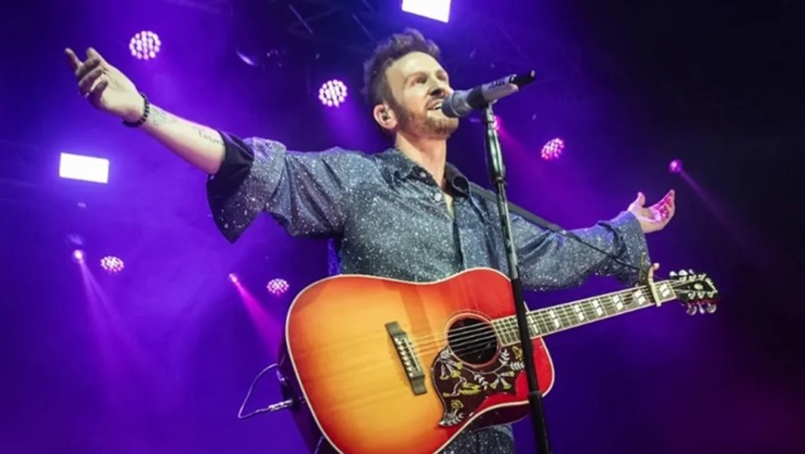 El cantante se presenta con el &ldquo;25 Tour&rdquo;.