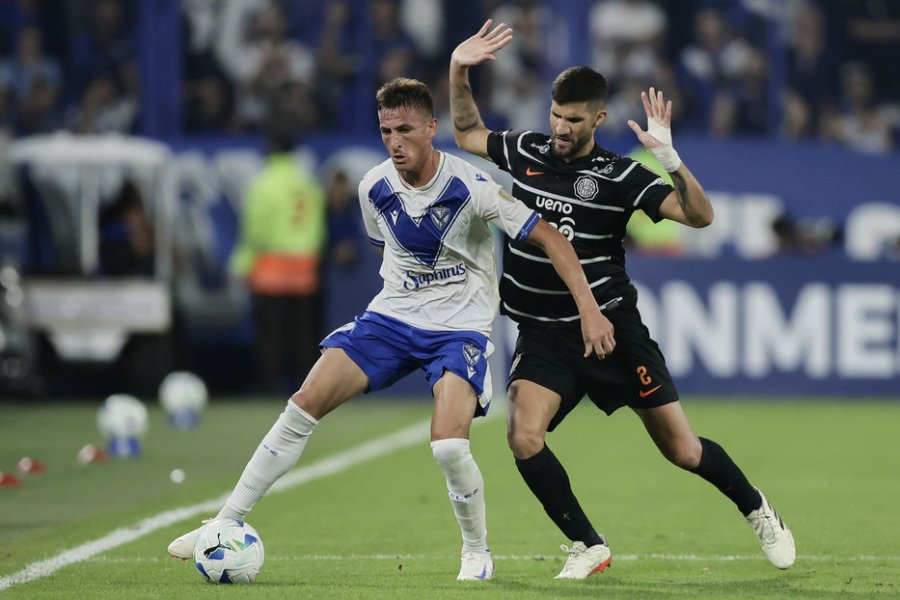 DUELO. Braian Romero ante Lisandro L&oacute;pez.