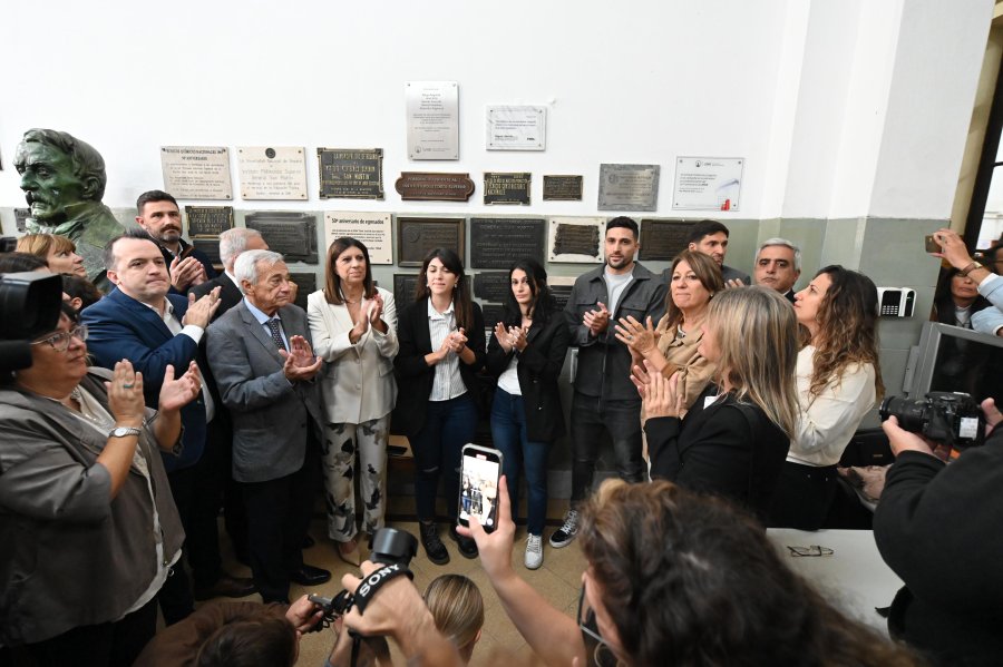 Clara Garc&iacute;a, M&oacute;nica Fein, Maximiliano Pullaro y los hijos de Miguel Lifschitz entre otros.