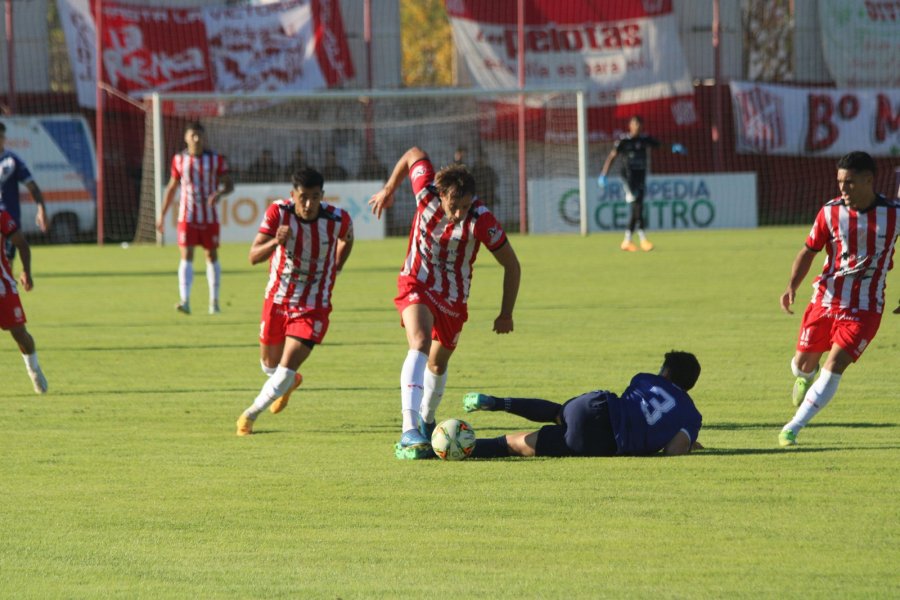 SE ACERCO. Ahora el equipo juliense qued&oacute; a dos puntos de la BH.