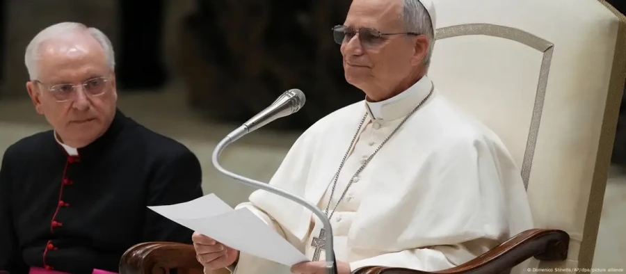 Le&oacute;n XIV, el lunes 11 de mayo de 2025, durante su primer encuentro con la prensa tras convertirse en pont&iacute;fice.