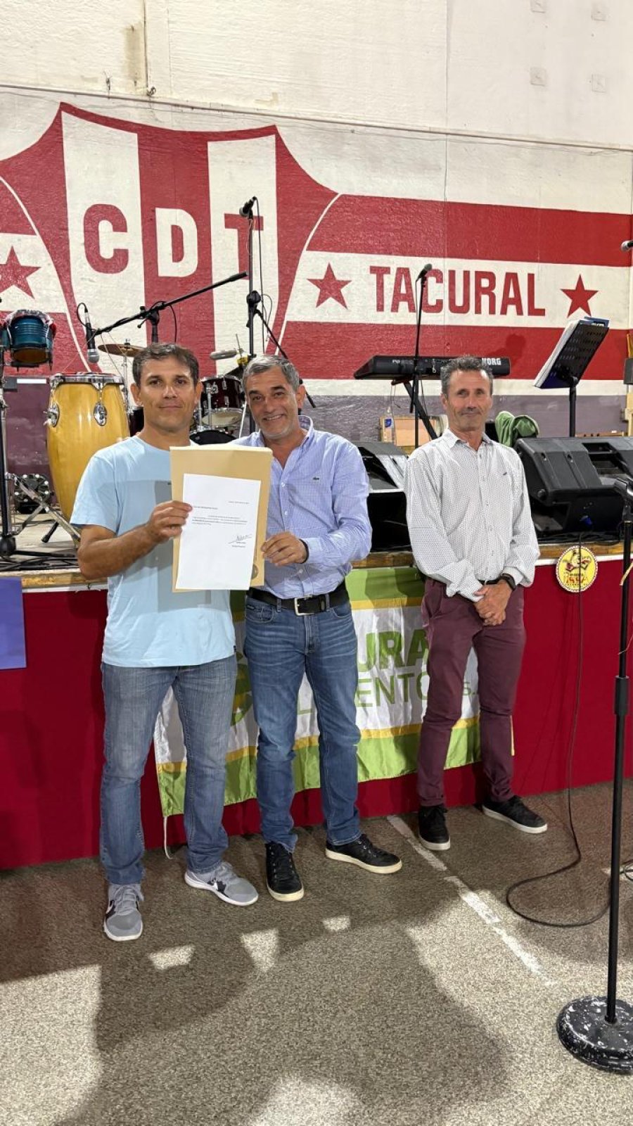 Adri&aacute;n Pennacino, Sebasti&aacute;n Ballina y Adri&aacute;n Sola durante la fiesta.
