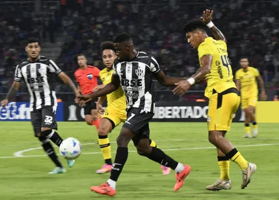 BUENA CHANCE. El equipo santiague&ntilde;o viene bien en la Libertadores.