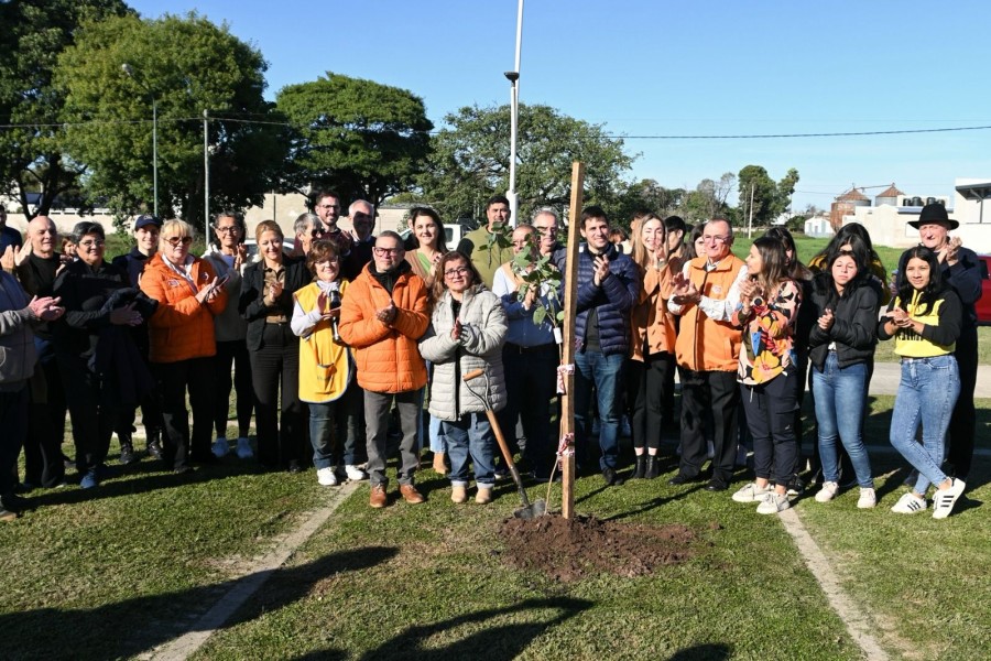 La plantaci&oacute;n de los 1.300 &aacute;rboles se desarrollar&aacute; durante todo el mes de mayo en distintas localidades de la provincia.