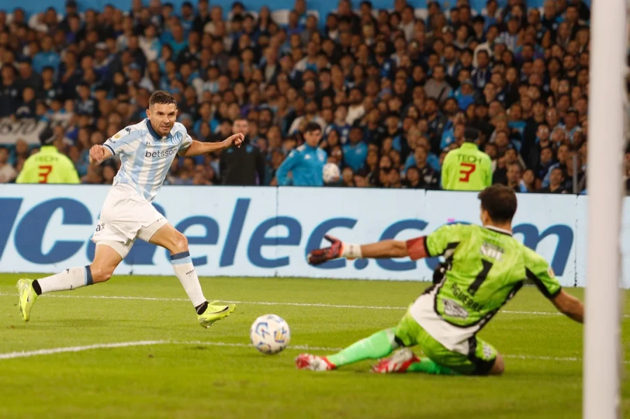 GOLEADOR. "Maravilla" Martinez, clave en la Academia.