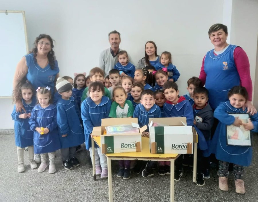 Con la comunidad educativa del Jard&iacute;n Nuestra Se&ntilde;ora de F&aacute;tima.