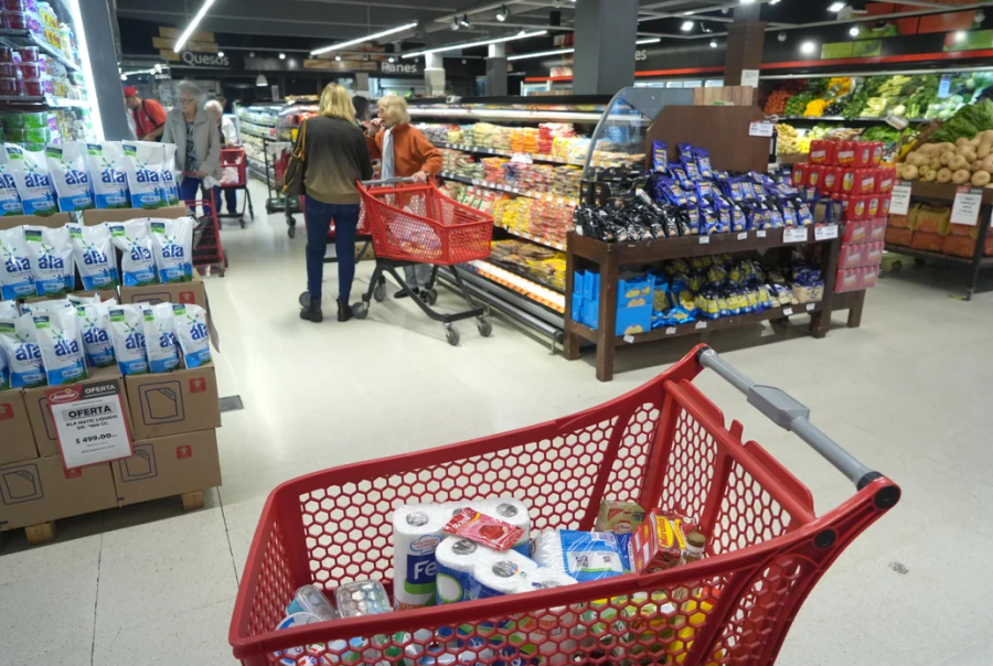 POR DEBAJO DE LO ESPERADO. El &uacute;ltimo informe del Indec reflej&oacute; el movimiento de los precios al consumidor tras el reciente ajuste cambiario y la eliminaci&oacute;n del cepo.
