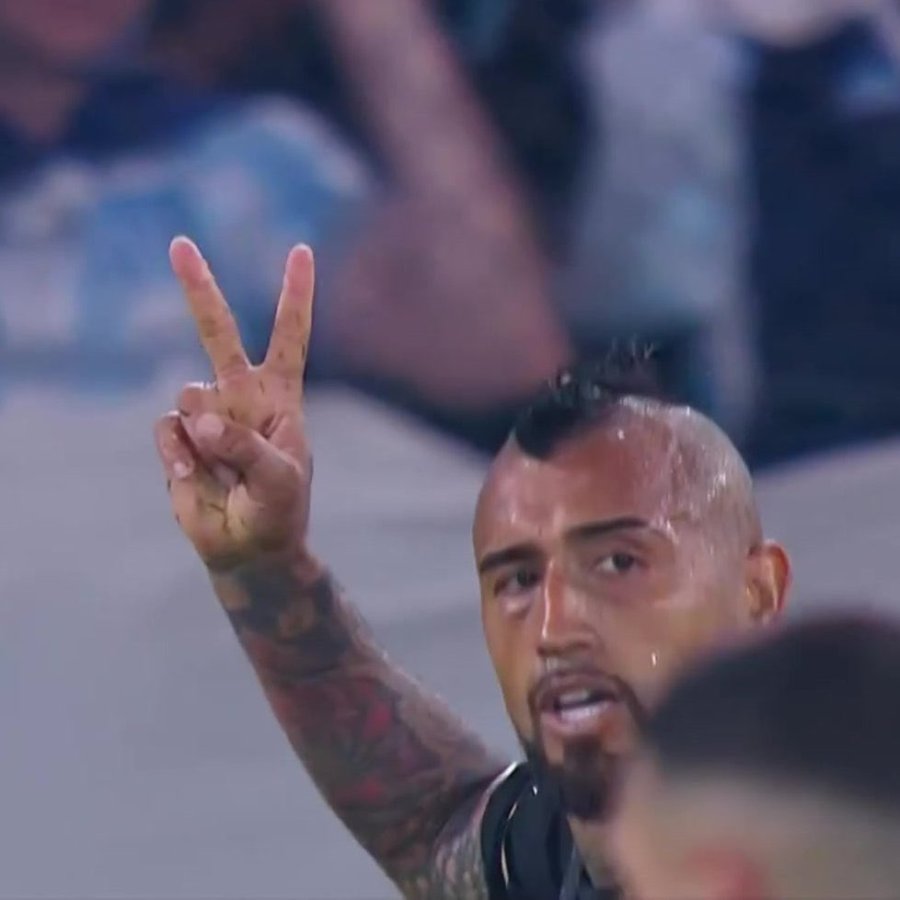 La expulsi&oacute;n de Artuiro Vidal en Colo Colo frente a Racing.