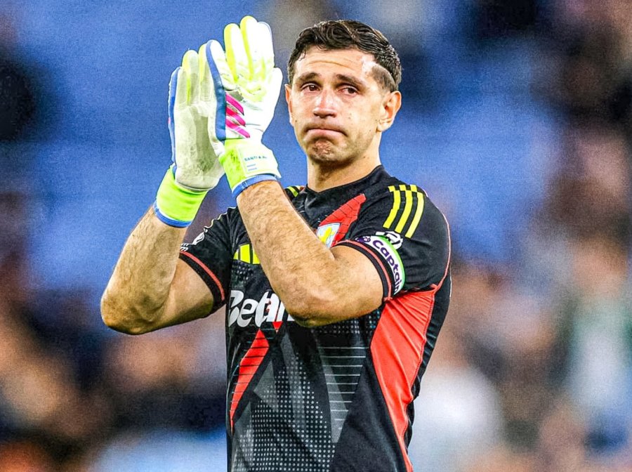 Emiliano "Dibu" Mart&iacute;nez se retir&oacute; emocionado tras la victoria ante el Tottenham por la Premier League.