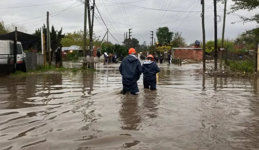 La intensa lluvia gener&oacute; graves inundaciones en diferentes municipios bonaerenses.