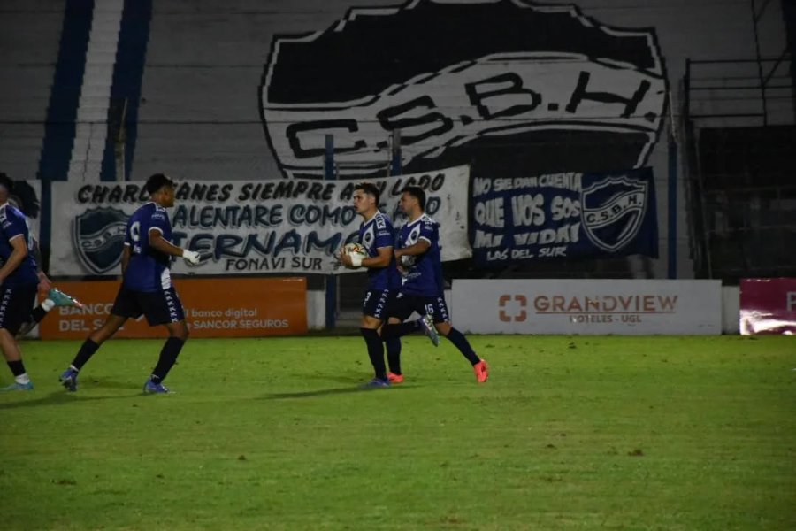 SIEMPRE RENDIDOR. Mart&iacute;n Alemandi se hizo cargo del penal y redonde&oacute; un buen partido.