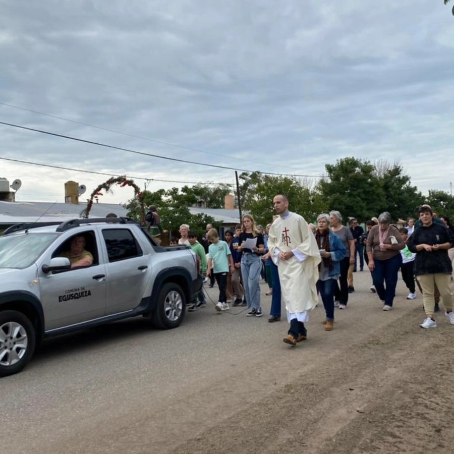 Los fieles marcharon en la manifestaci&oacute;n de fe.