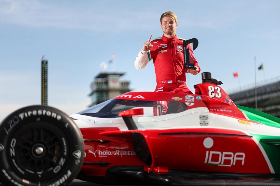 Robert Shwartzman se qued&oacute; con la pole en su debut en la Indy 500.