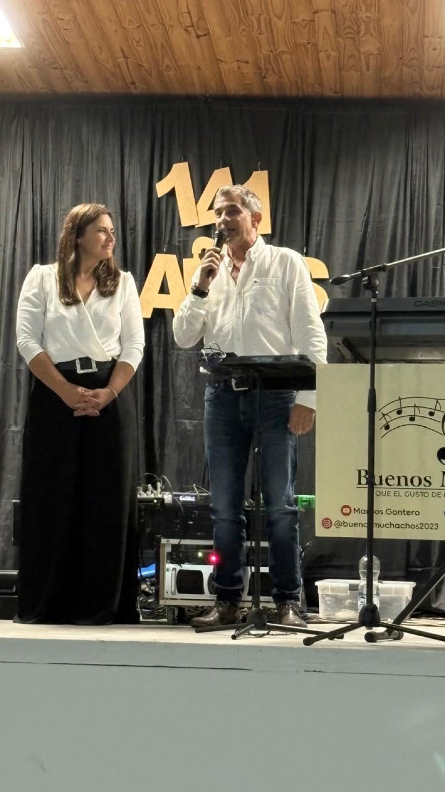 Mar&iacute;a Florencia Celis y Sebasti&aacute;n Ballina durante el segmento protocolar del encuentro.