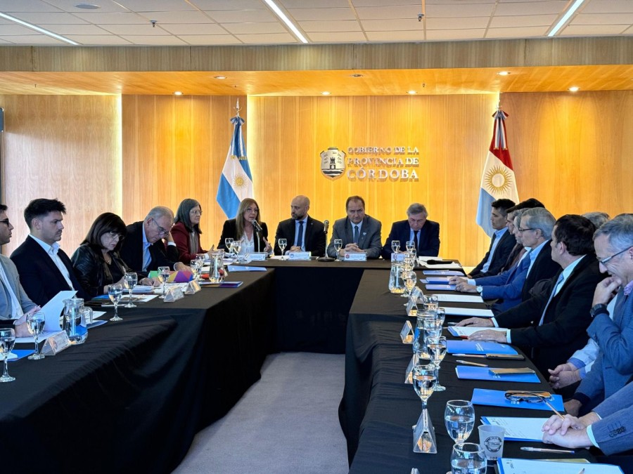 Santa Fe mostr&oacute; sus puertos a C&oacute;rdoba para atraer clientes y consolidarse como polo exportador.