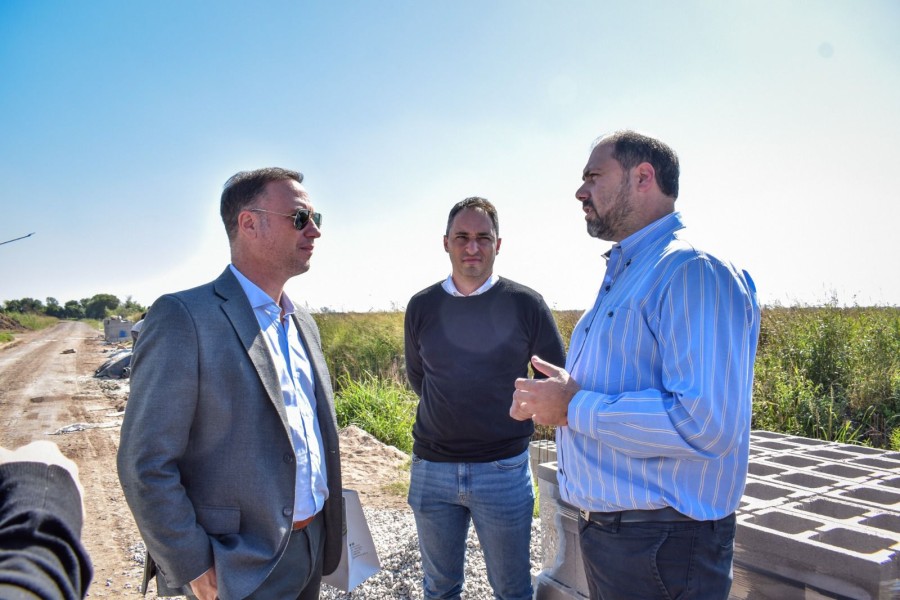Las tareas para la segunda etapa de revestimiento del canal perimetral de Ramona se desarrollan en una extensi&oacute;n de 200 metros.