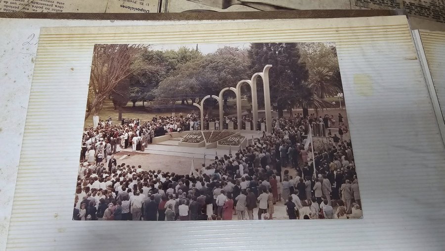 CENTENARIO. Magn&iacute;fica fotograf&iacute;a que documenta la inauguraci&oacute;n del arco que testimonia el primer centenario de la localidad.