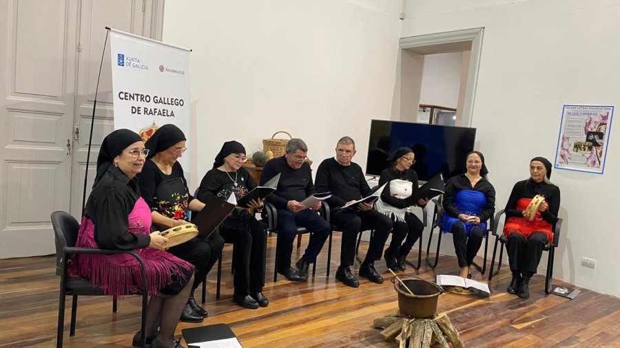 Emotivo homenaje en el marco del D&iacute;a de las Letras Gallegas.