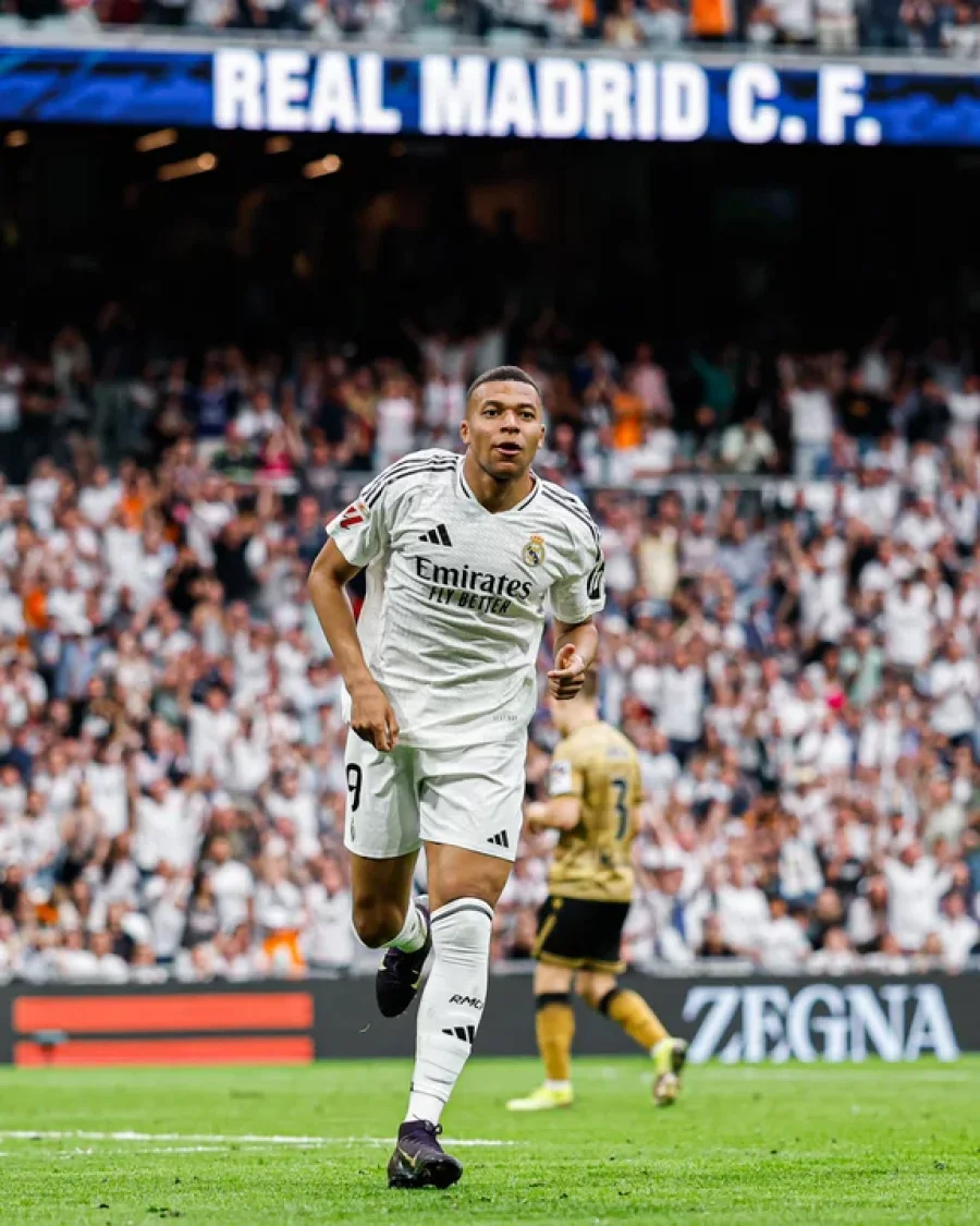Kylian Mbapp&eacute; convirti&oacute; un doblete en la victoria del Real Madrid.