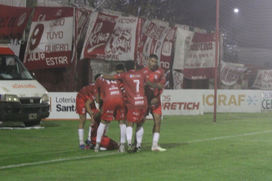 TREMENDO. El Le&oacute;n lo ganaba, se lo empataron y casi lo pierde.