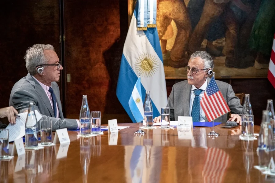 Milei recibe a un funcionario de Trump se&ntilde;alado por sus pol&eacute;micas opiniones en contra de las vacunas.