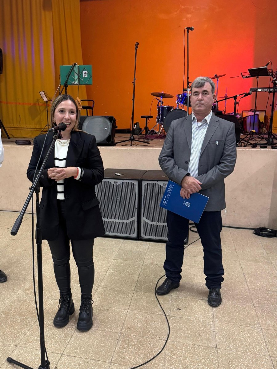 B&aacute;rbara Chivallero y Julio Forni durante los festejos del 25.