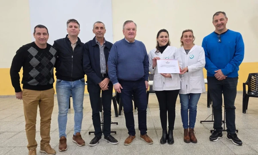 Autoridades y beneficiarios en San Crist&oacute;bal.