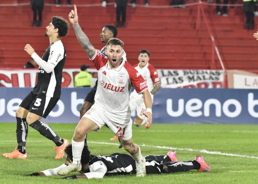 Un Hurac&aacute;n alternativo venci&oacute; al Corinthians de Memphis Depay