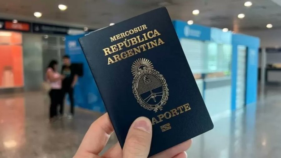 El tr&aacute;mite puede realizarse con la presencia conjunta o separada de los adultos.