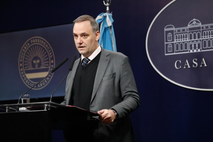 Adorni anunci&oacute; la puesta en marcha de un plan nacional de obras para la ampliaci&oacute;n del transporte el&eacute;ctrico.