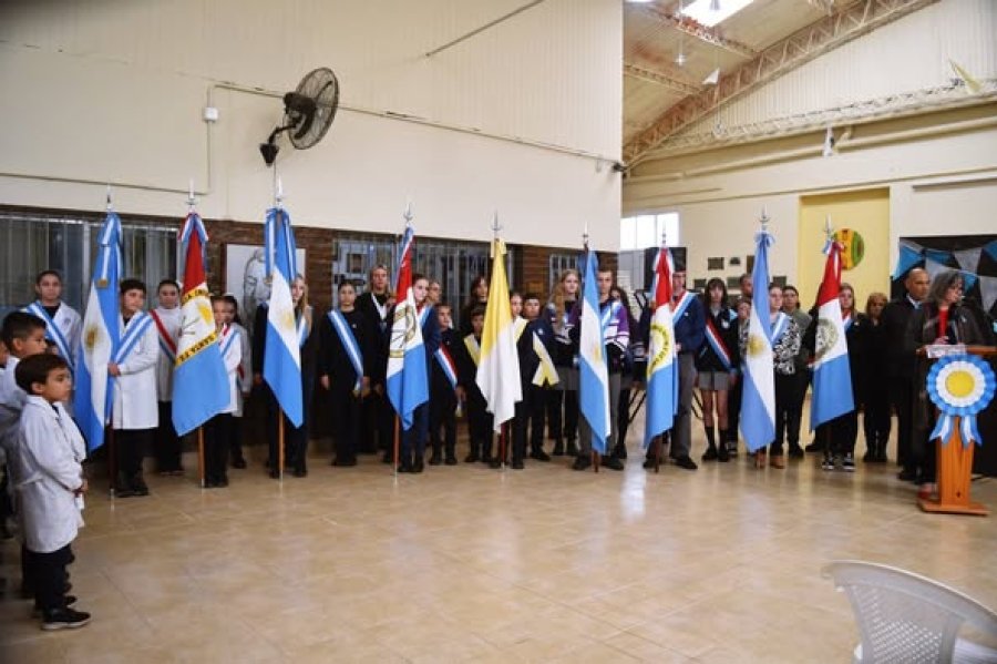 Los abanderados presidieron la celebraci&oacute;n.