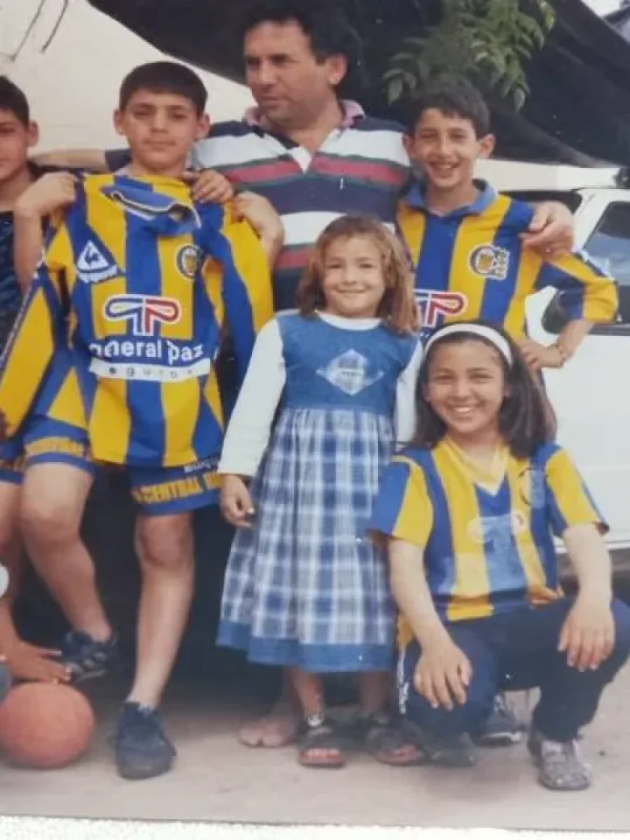 Rub&eacute;n Tom&eacute; junto a un joven &Aacute;ngel Di Mar&iacute;a.