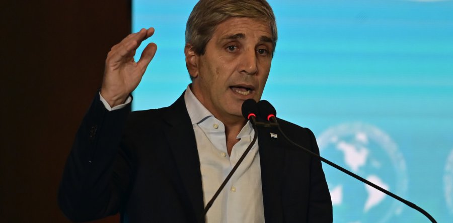 LUIS CAPUTO. El ministro de Econom&iacute;a sostuvo, en un evento, que los precios est&aacute;n bajando.