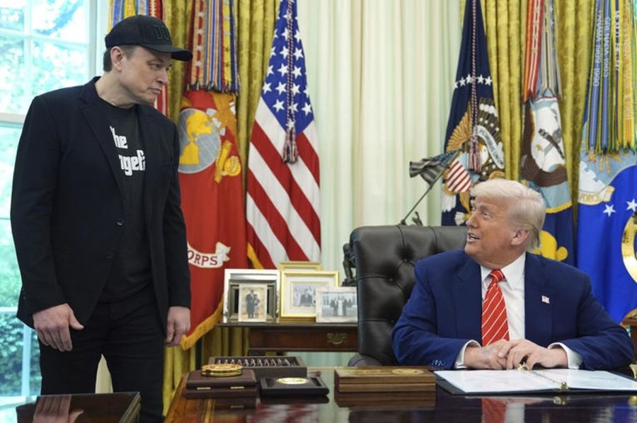 ANUNCIO. Donald Trump se despide de Elon Musk con una lluvia de elogios por el dr&aacute;stico recorte de gastos que logr&oacute; en el Estado.