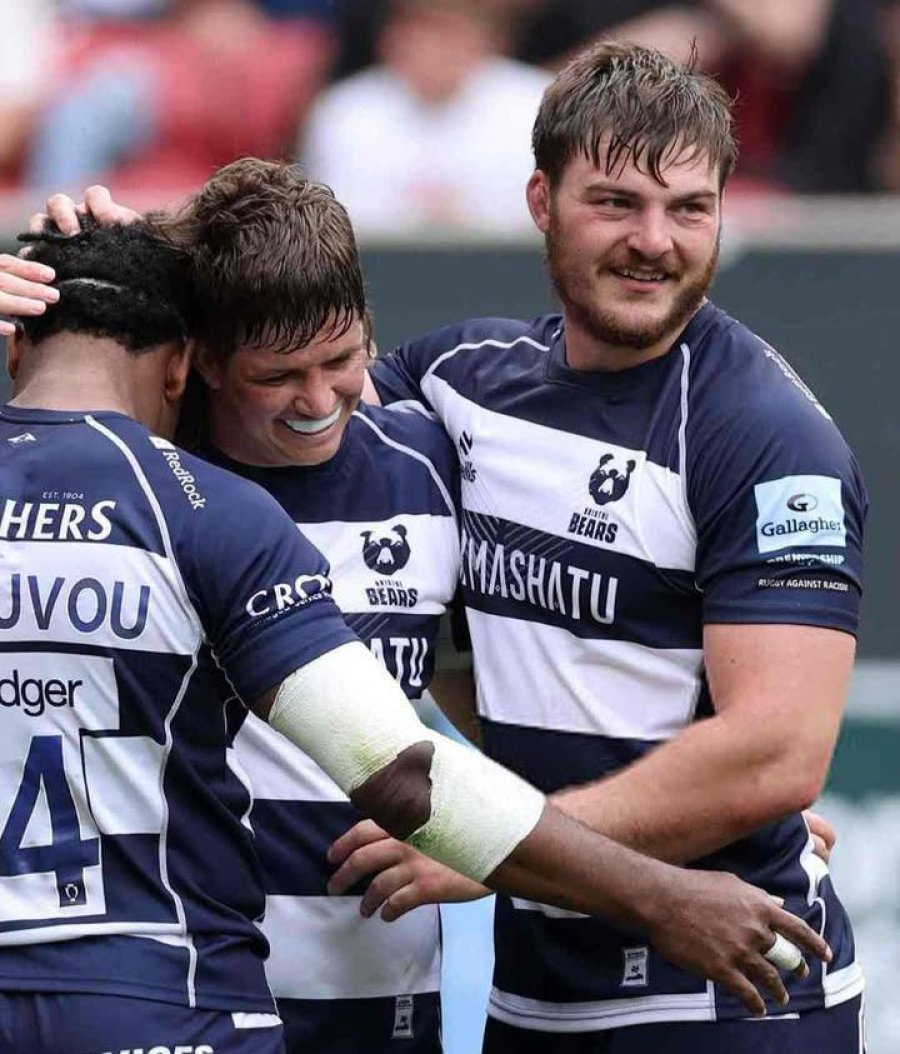 EL MEJOR REGRESO. Rubiolo, a la derecha, festejando uno de los tries del equipo.