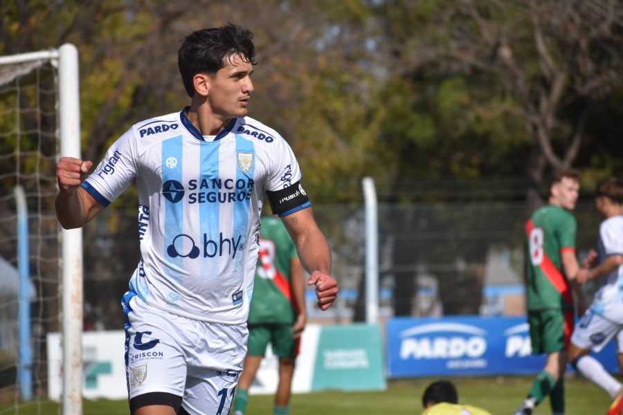 GRITO DE GOL PARA GINO ALESSIO. LA CREMA GOLE&Oacute; A JUVENTUD EN EL TITO BARTOMIOLI