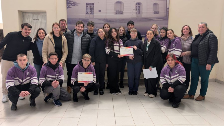 El grupo que particip&oacute; del reciente acto.
