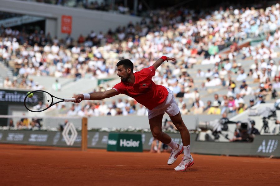 SE METIO EN CUARTOS. Djokovic mantiene un alto nivel.