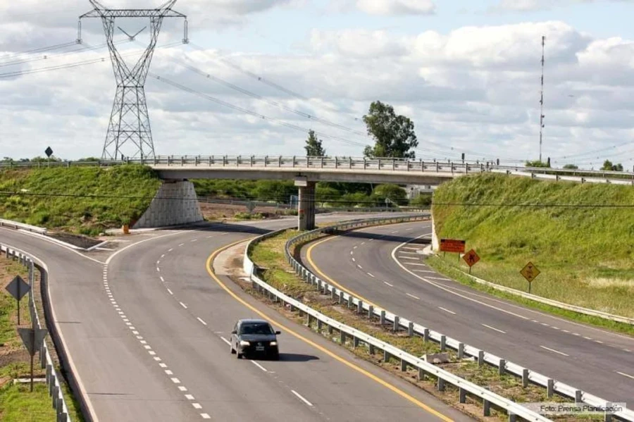 El Gobierno nacional llam&oacute; a licitaci&oacute;n p&uacute;blica para concesionar las rutas nacionales que conectan con Brasil y Uruguay.
