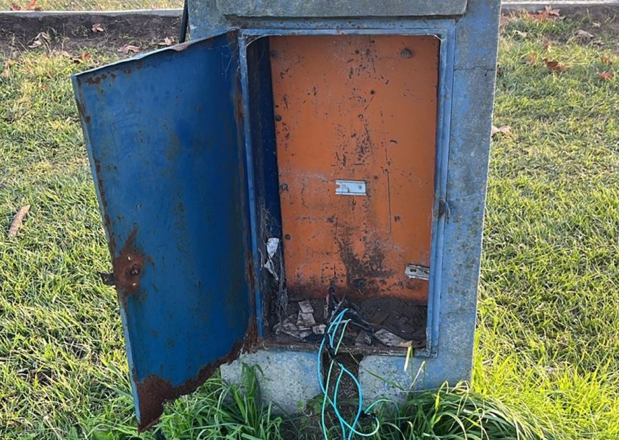 ROBO Y DA&Ntilde;OS. Se vio afectada parte de la iluminaci&oacute;n.