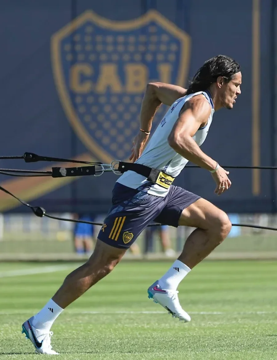 Boca sue&ntilde;a con tener a Cavani al menos en el banco ante Benfica.