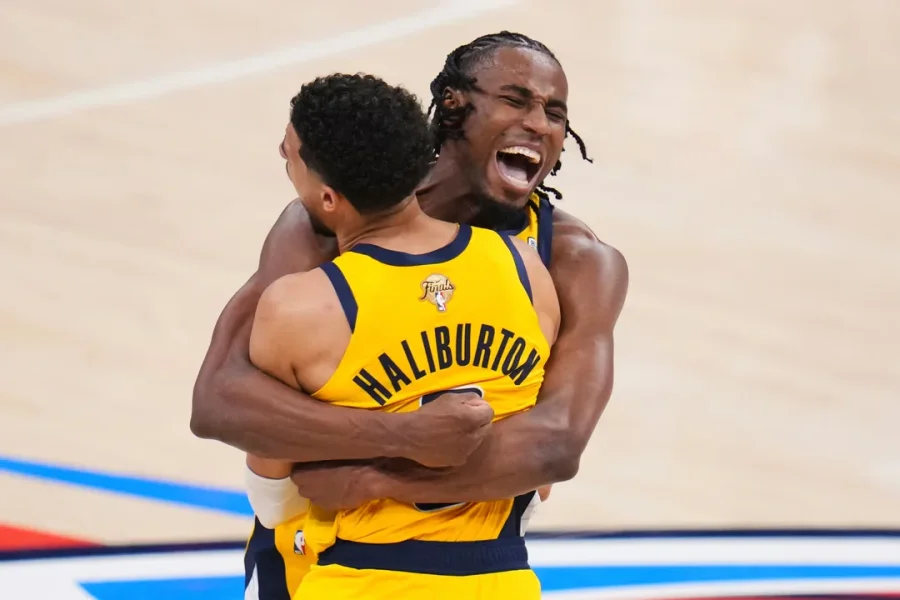Haliburton le dio el triunfo a Indiana sobre el final.