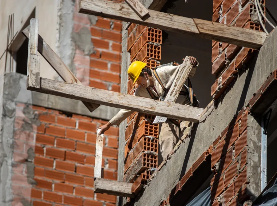 En lo que va de 2025, la venta de insumos para la construcci&oacute;n creci&oacute; 10,5% interanual.