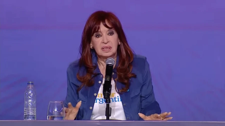 La Corte Suprema tiene en &ldquo;revisi&oacute;n&rdquo; el expediente de la ex presidenta Cristina Kirchner .