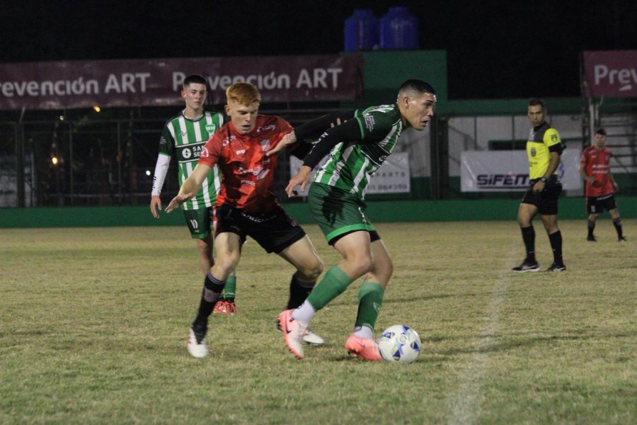 SUMARON UN PUNTO. El partido fue en cancha de Uni&oacute;n.