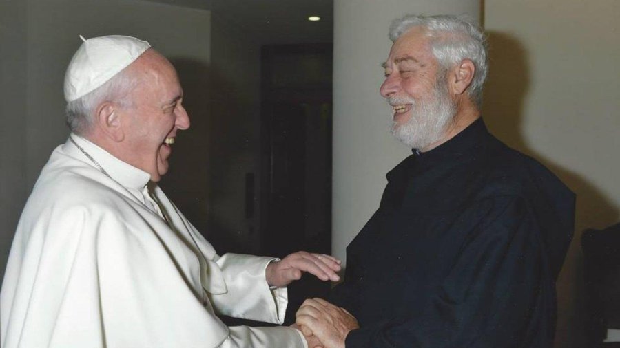 MAMERTO MENAPACE. Su legado literario y pastoral dej&oacute; un profundo impacto espiritual.