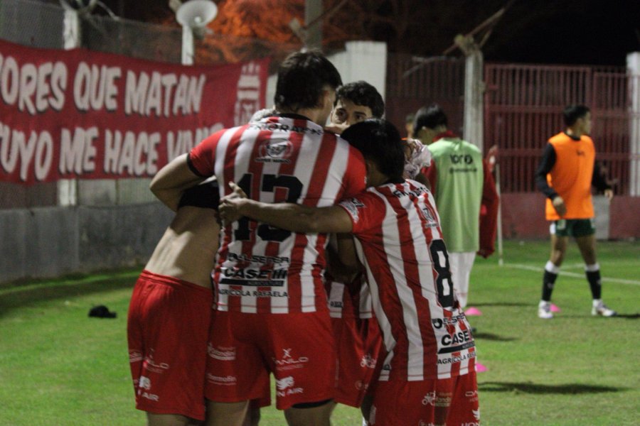 TRES PUNTOS DE ORO. El Le&oacute;n se le plant&oacute; firme al puntero.