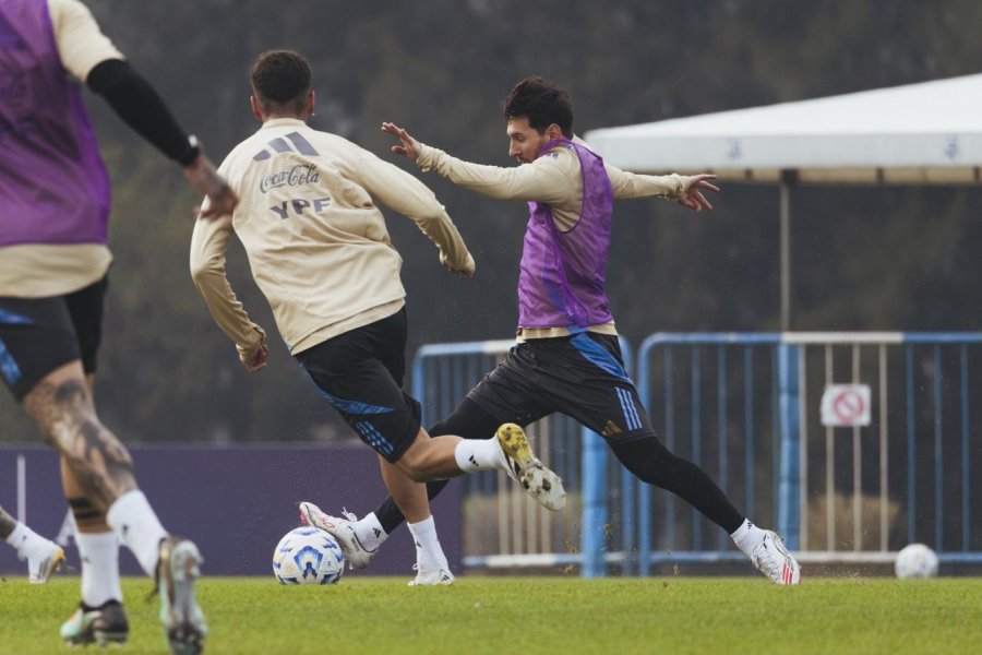 Pr&aacute;ctica en Ezeiza con Messi como bandera: el 10 ser&iacute;a titular ante Colombia