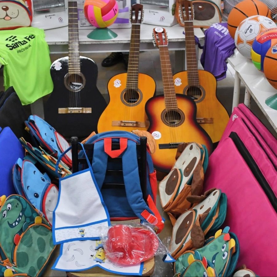 Parte de los materiales recibidos por el Jard&iacute;n de Infantes.