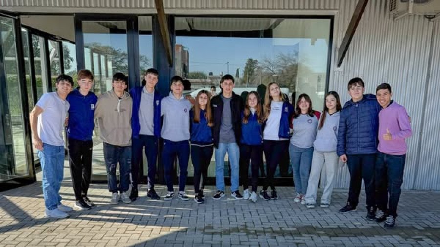 El grupo que deliber&oacute; en el Centro Recreativo  Metropolitano La Estaci&oacute;n